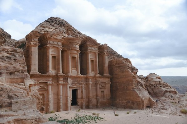 Comment organiser une visite des monastères coptes en Égypte?